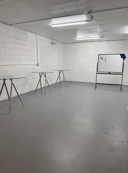 More Photos Of 664-672 NW 118th St, Miami Warehouse For Lease