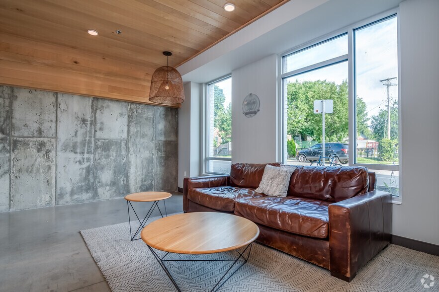 More Photos Of 211 W Mineral St, Milwaukee Apartments For Lease