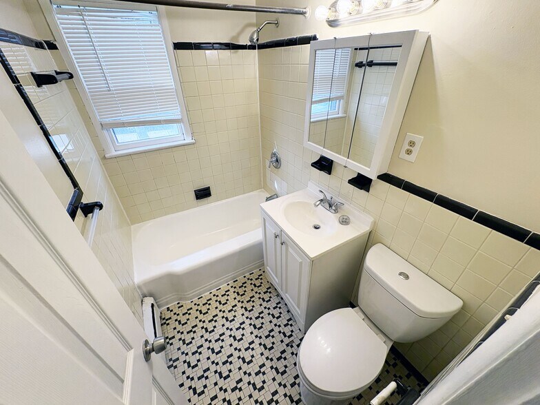 More Photos Of 206-212 Brookes Ave, Gaithersburg Apartments For Sale