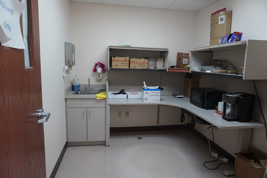 More Photos Of 3809 S 42nd St, Minneapolis Medical For Sale