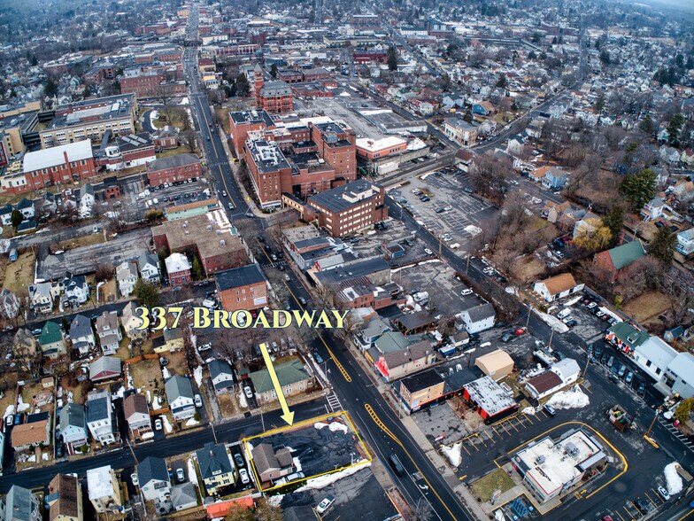 More Photos Of 337 Broadway, Kingston Freestanding For Sale