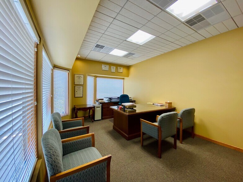 More Photos Of 1401 N Truman Blvd, Festus Office For Lease