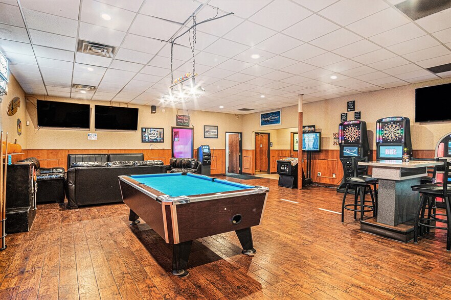 More Photos Of 203 N Egan Ave, Madison General Retail For Sale