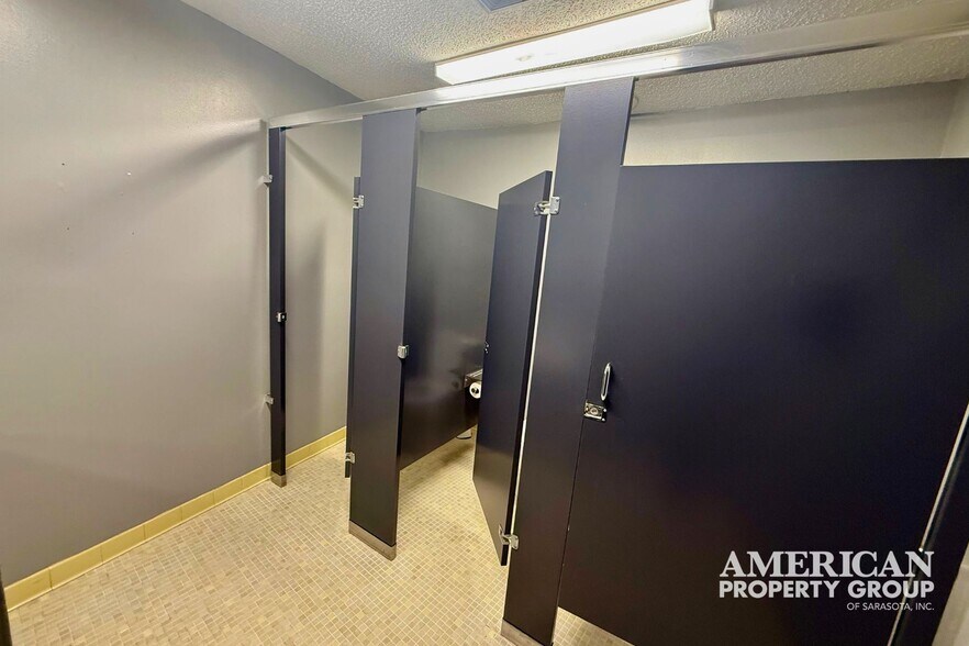 More Photos Of 2209 75th St W, Bradenton Religious Facility For Lease