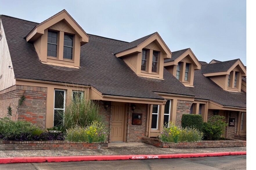 More Photos Of 6910 Bellaire Blvd, Houston Office For Sale