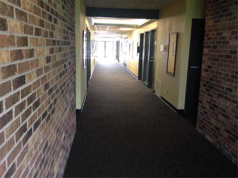 More Photos Of 1241 Park Pl NE, Cedar Rapids Office For Lease