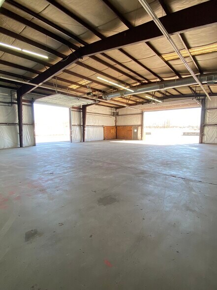 More Photos Of 10256 Industrial Dr, Pineville Warehouse For Lease