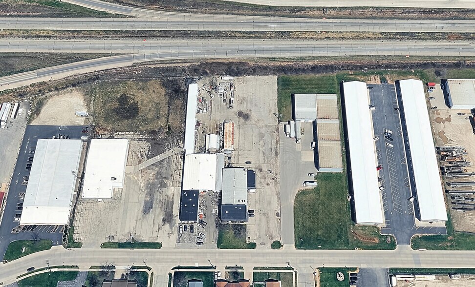 Primary Photo Of 640 Moasis Dr, Little Chute Warehouse For Lease