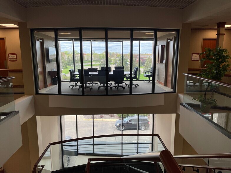More Photos Of 7077 Northland Cir, Brooklyn Park Office For Lease