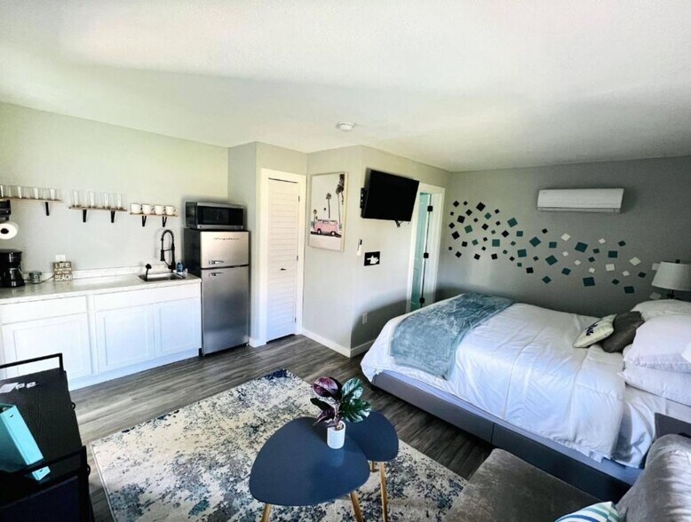 More Photos Of 1915 N Atlantic Ave, Daytona Beach Hotel For Sale