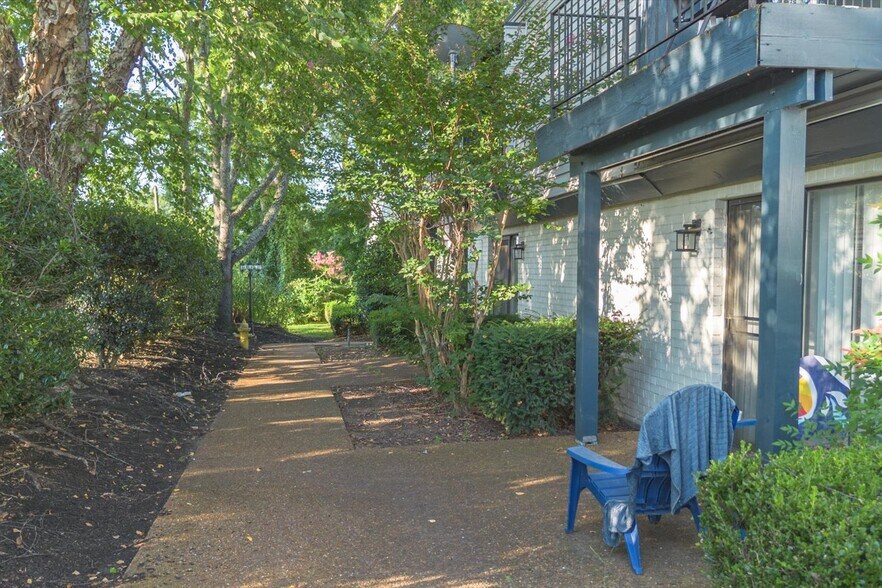 More Photos Of 126 Walton Ferry Rd, Hendersonville Apartments For Sale