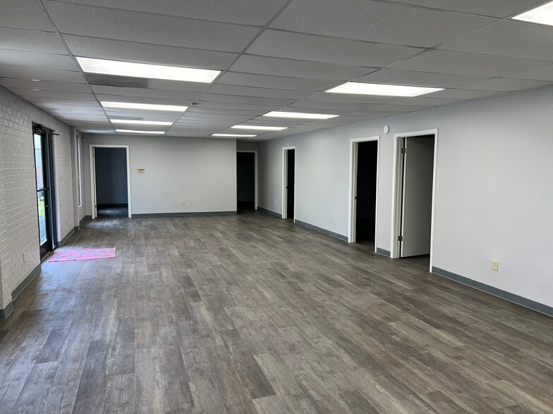 More Photos Of 5671 Pidgeon Roost Rd, Memphis Warehouse For Lease