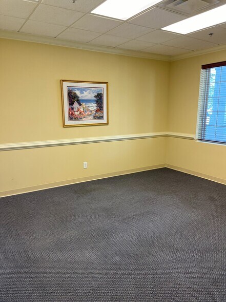 More Photos Of 1328 N Lake Park Blvd, Carolina Beach Medical For Lease