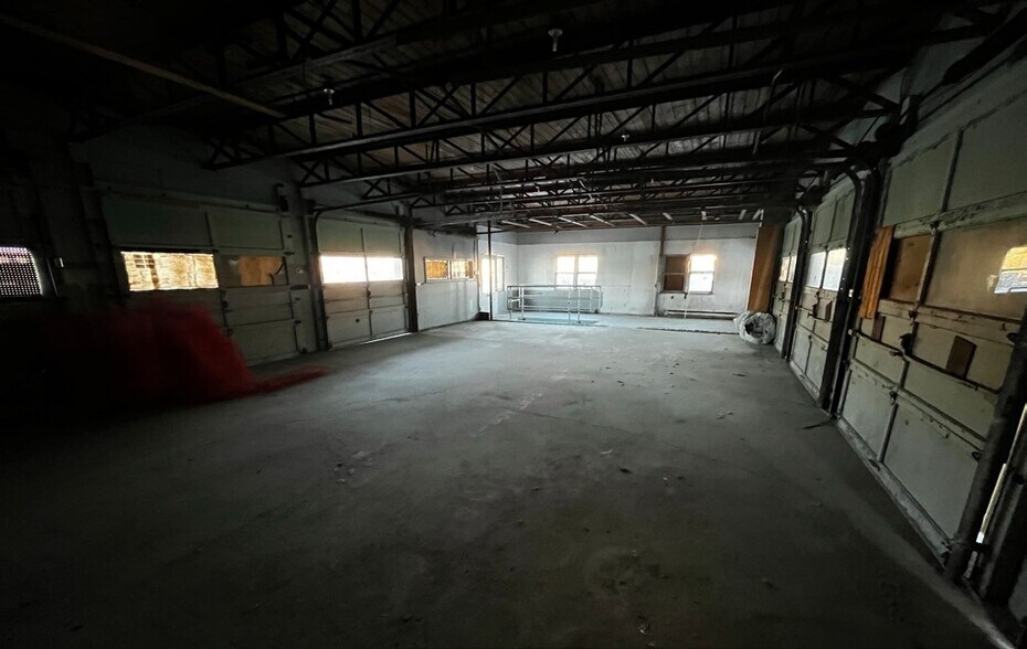 More Photos Of 1740 Queensdale Av, Ottawa Land For Lease