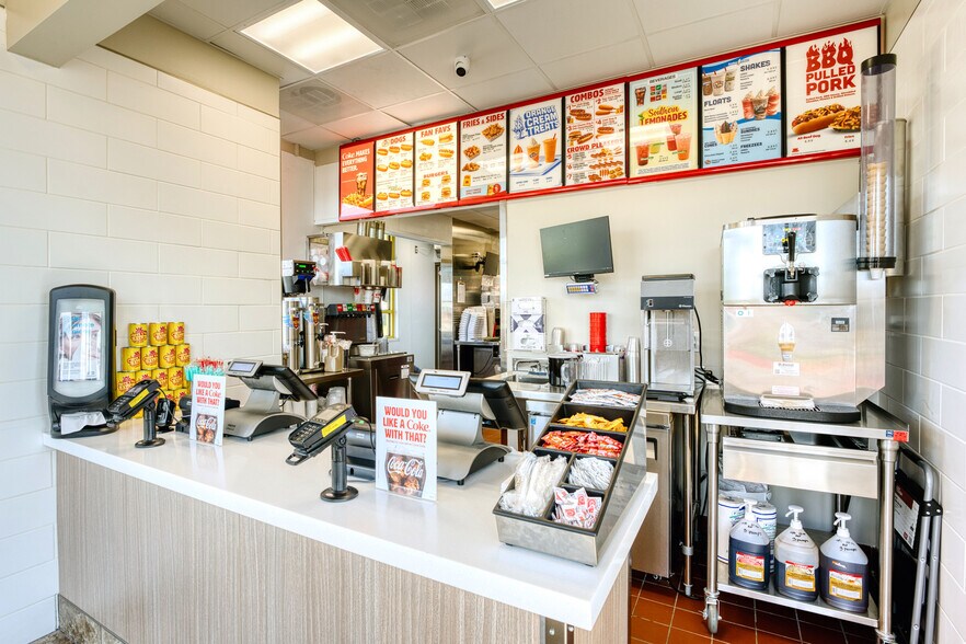 More Photos Of 1530 E Centerton Blvd, Bentonville General Retail For Sale