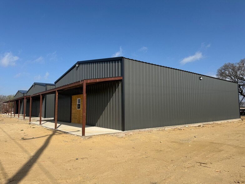 More Photos Of 506 S Access Rd, Clyde Flex For Lease