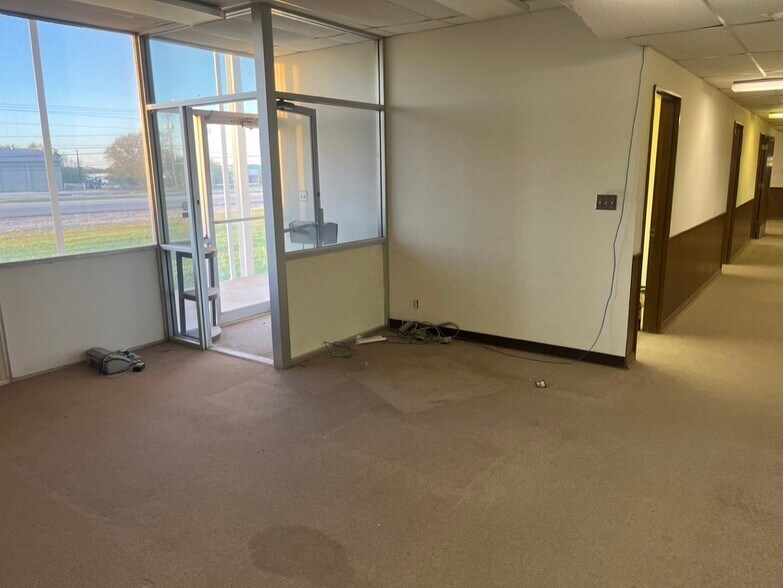 More Photos Of 1950 US Highway 80 E, Abilene Office For Sale