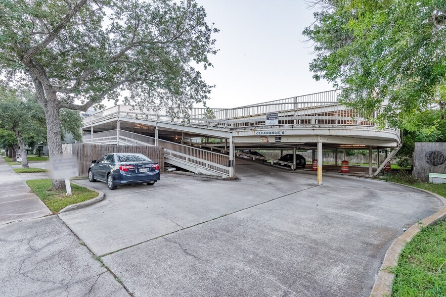 More Photos Of 3301 Santa Fe St, Corpus Christi Office For Lease