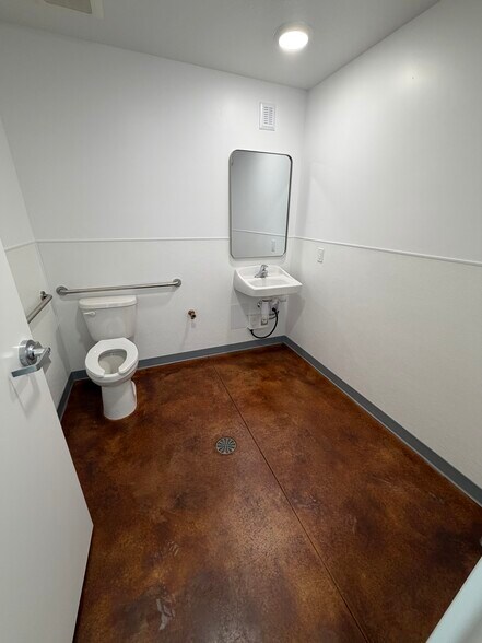 More Photos Of 345 N Old Highway 91, Hurricane Industrial For Lease