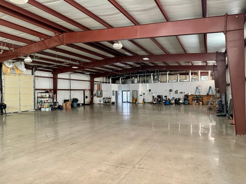 More Photos Of 254 Greenhouse Rd, Bentonville Flex For Lease