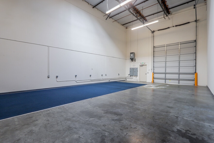 More Photos Of 64-76 Maxwell, Irvine Light Manufacturing For Lease