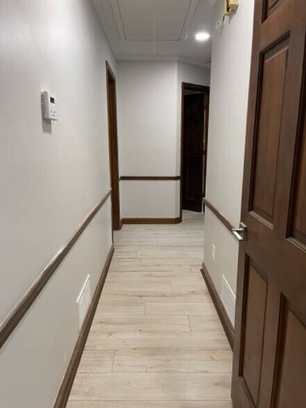 More Photos Of 355 E Crossville Rd, Roswell Office For Sale