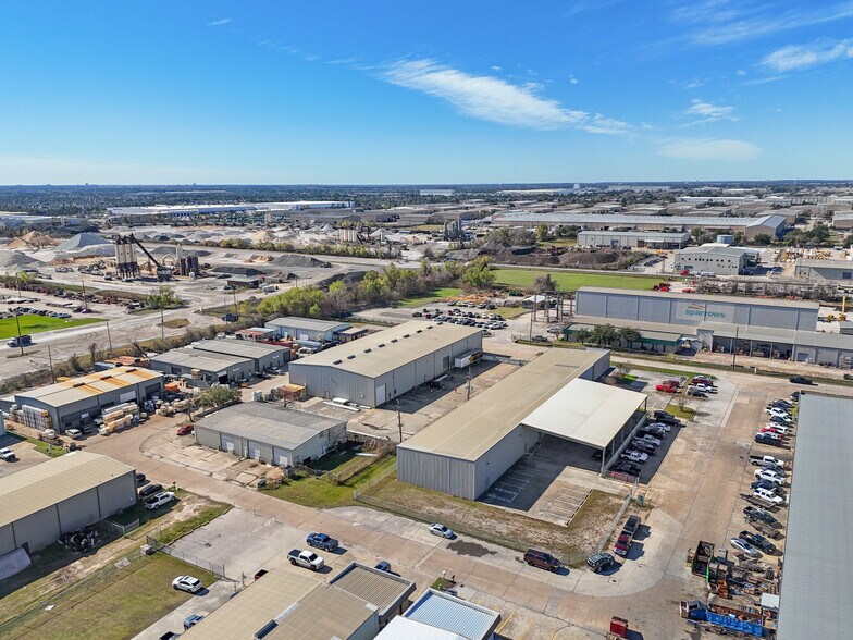 More Photos Of 6754-6758 Northwinds Dr, Houston Warehouse For Lease