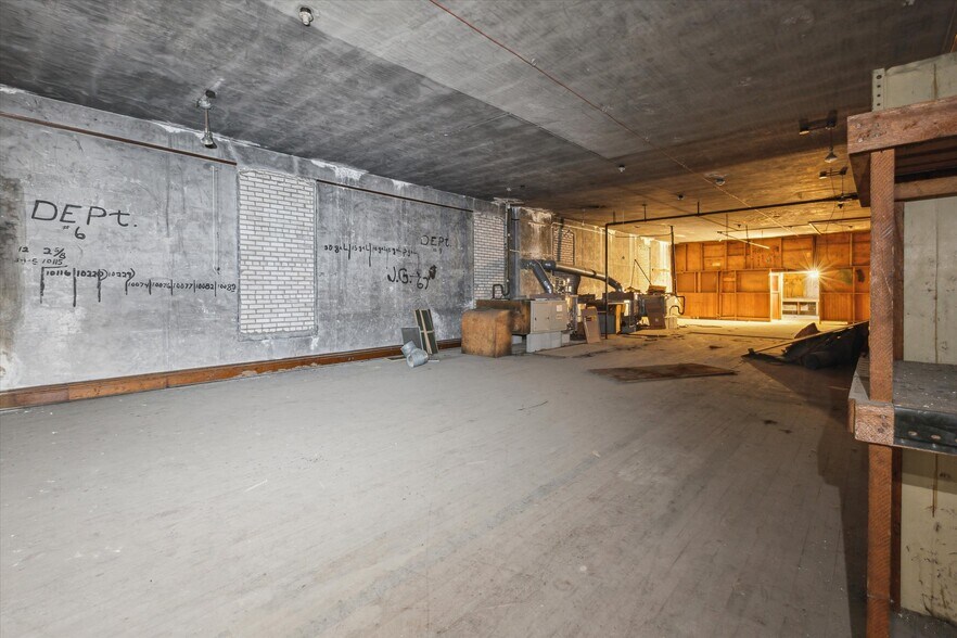 More Photos Of 711 Washington Ave, Bay City Medical For Sale