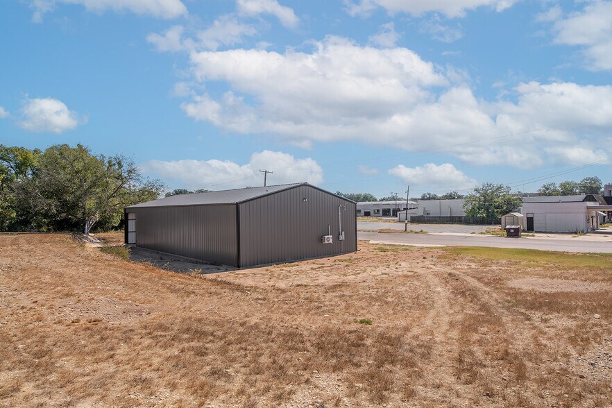 More Photos Of 101 Richards st, Brady Warehouse For Sale