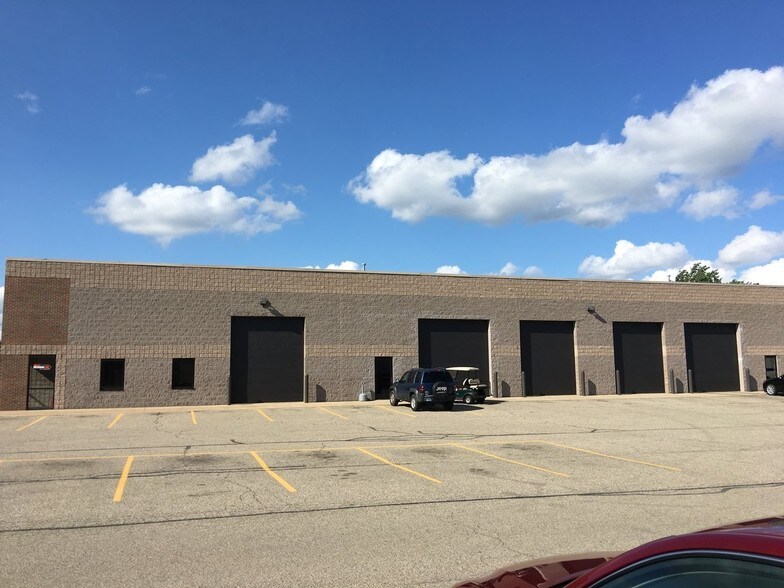More Photos Of 3370 Busch Dr SW, Grandville Service For Sale