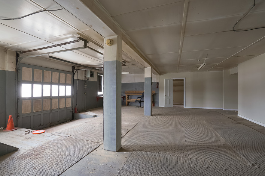More Photos Of 6 Clinton Ave, Westfield Warehouse For Sale