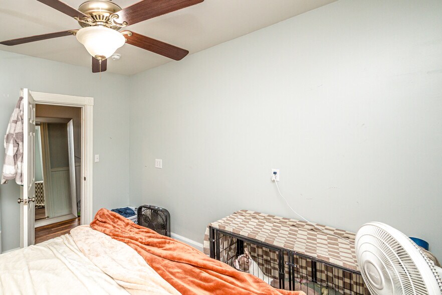 More Photos Of 12 Middle St, Lancaster Flex For Sale