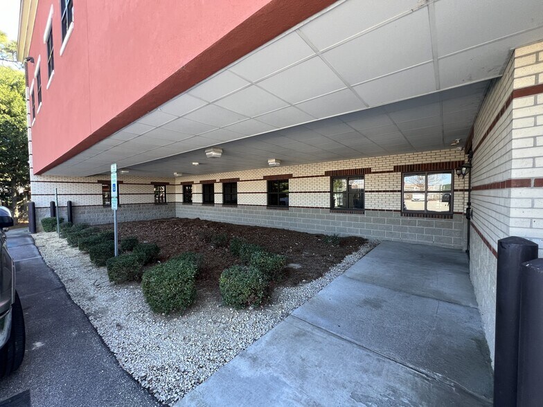 More Photos Of 3410 Village Dr, Fayetteville Office For Sale