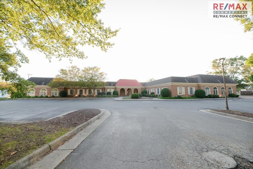 More Photos Of 401 Oyster Point Rd, Newport News Medical For Sale