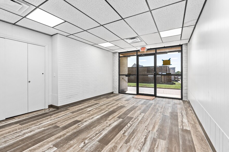 More Photos Of 100 N 11th St, Van Buren Warehouse For Sale