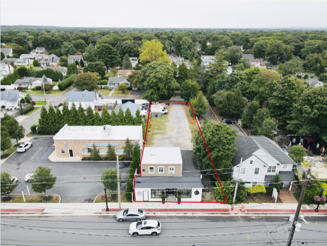 Primary Photo Of 425 Lake Ave, Saint James Storefront Retail Residential For Sale