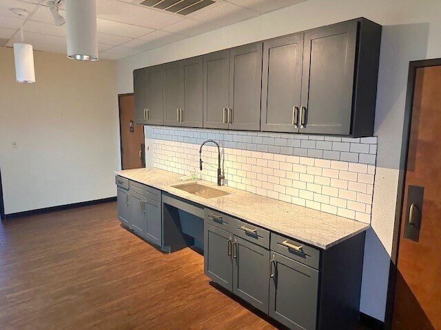 More Photos Of 11880 Greenville Ave, Dallas Office For Sale