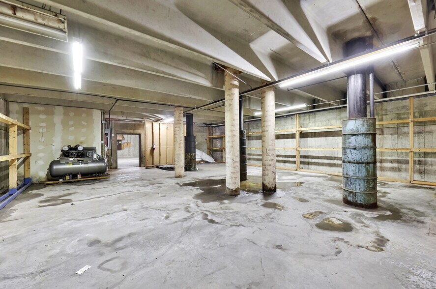 More Photos Of 11209 W Kellogg, Wichita Auto Dealership For Sale