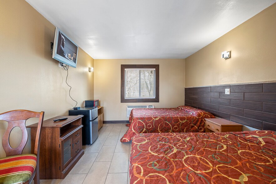 More Photos Of 3811 W Chestnut Expy, Springfield Hotel For Sale