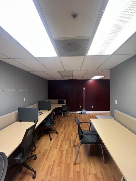 More Photos Of 1110 Brickell Ave, Miami Office For Sale