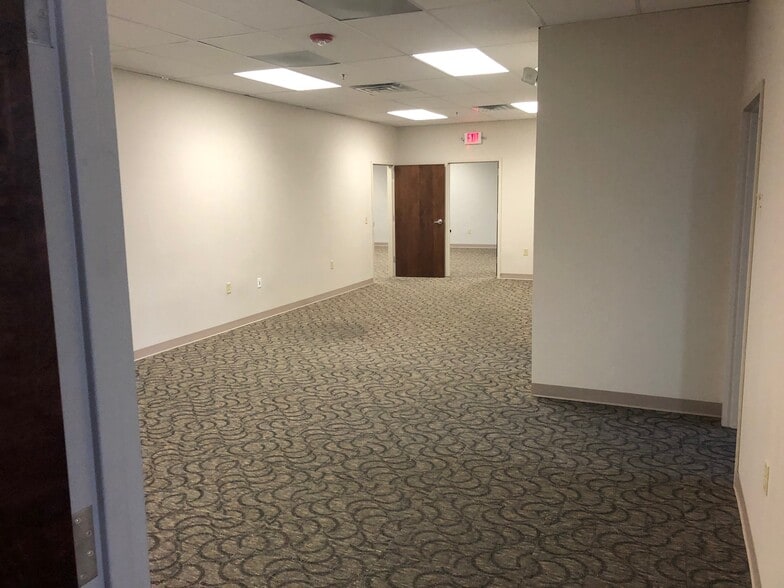 More Photos Of 188 Brooke Rd, Winchester Warehouse For Lease