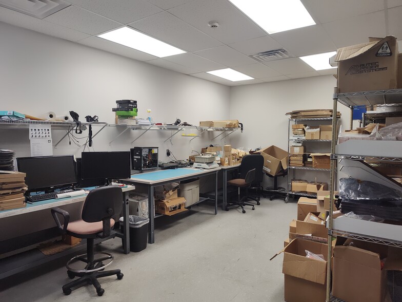 More Photos Of 300 5th St, Belvidere Light Distribution For Sale