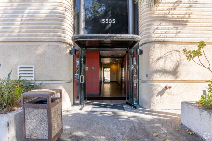 More Photos Of 15535 San Fernando Mission Blvd, San Fernando Medical For Lease