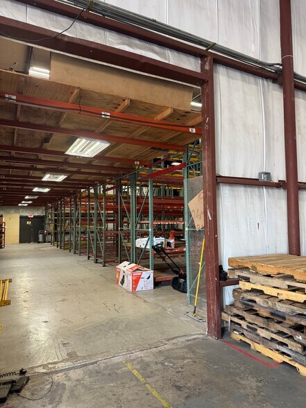 More Photos Of 280 W Central Blvd, Cape Canaveral Manufacturing For Sale