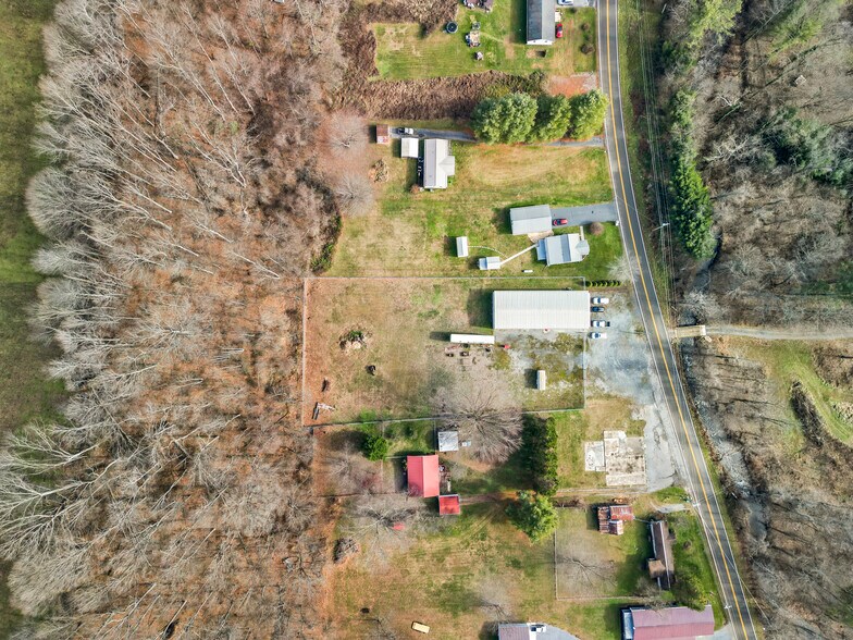 More Photos Of 2719 Highway 91, Elizabethton Showroom For Sale