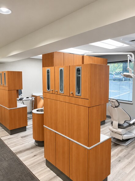 More Photos Of 11870-11872 Sunrise Valley Dr, Reston Office For Sale