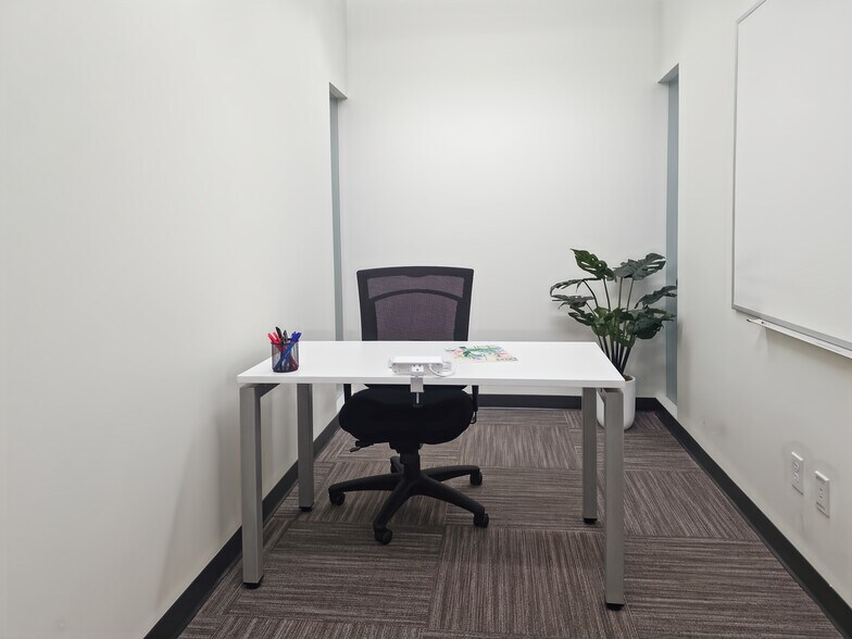 More Photos Of 100 Ravine Ln NE, Bainbridge Island Coworking Space