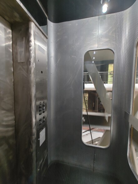 More Photos Of 2828 N Clark St, Chicago Unknown For Lease