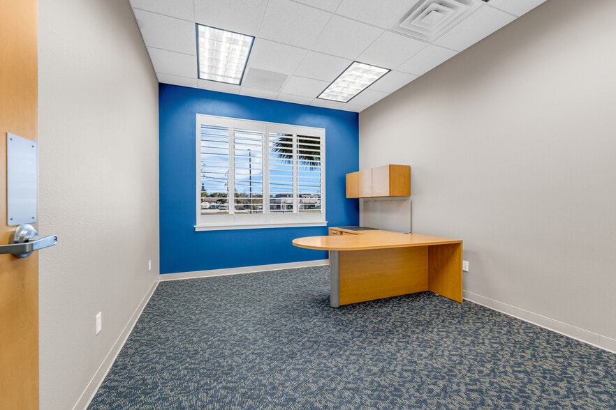 More Photos Of 1504 S Ridgewood Ave, Edgewater Bank For Sale