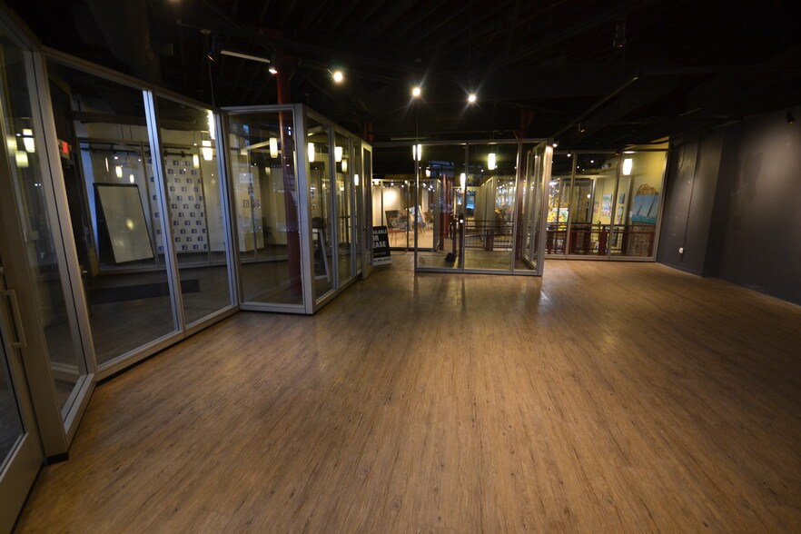 More Photos Of 40 Monroe Center St NW, Grand Rapids Storefront Retail Office For Lease